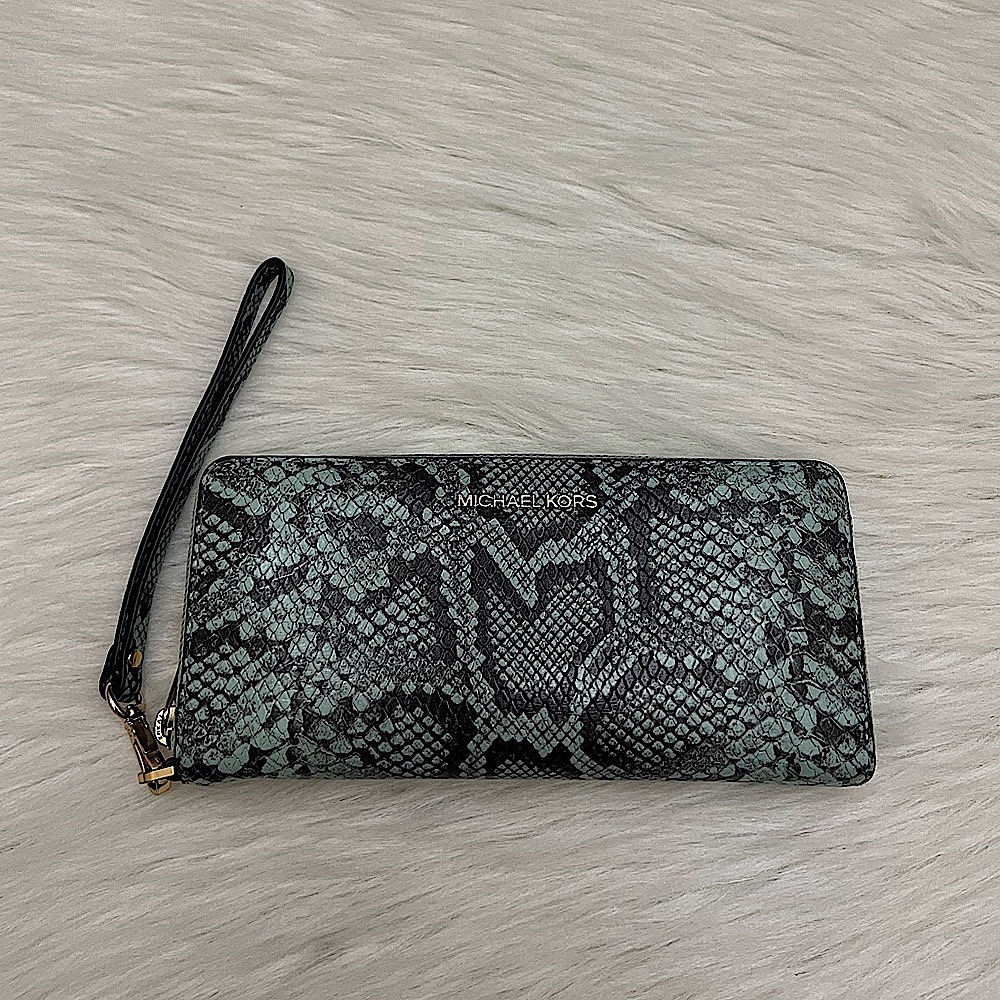 MICHAEL KORS - GREEN PYTHON EMBOSSED LEATHER JET SET CONTINENTAL LONG ZIP WALLET - Picture 2 of 13